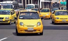 La nueva tarifa mรญnima para taxis es de $6500, mientras que el recargo nocturno se ajusta a $1600.